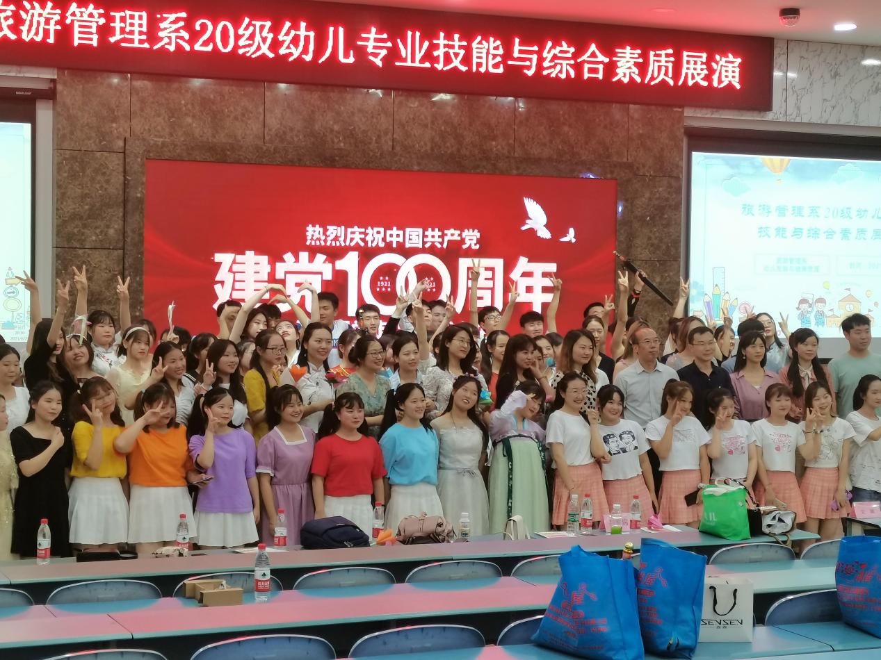 合影.jpg 合影.jpg