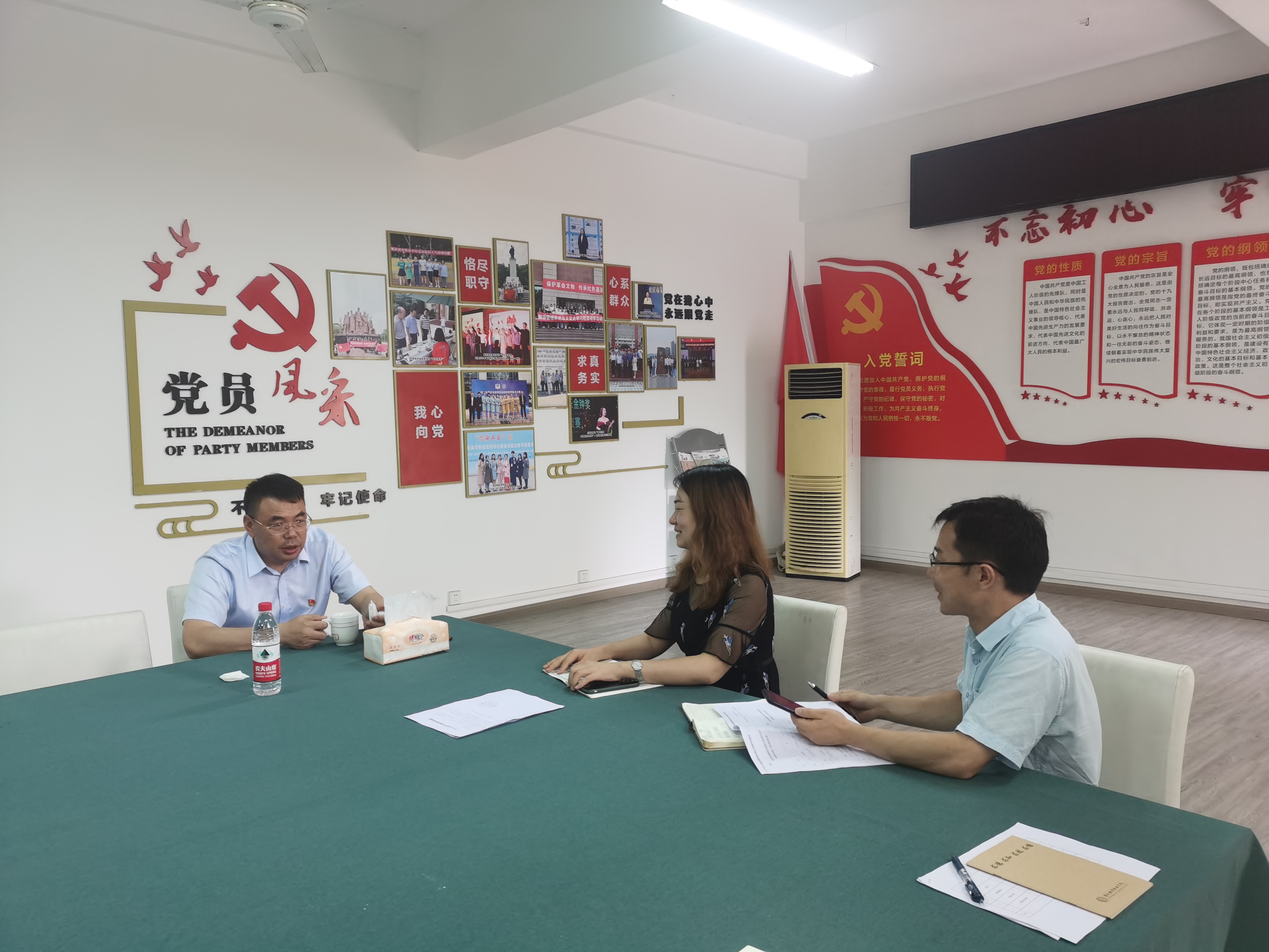 刘校长调研旅游系.jpg 刘校长调研旅游系.jpg